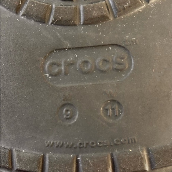 Crocs, Size 9, Excellent Condition. Perfect for casual outings. - Picture 9 of 9
